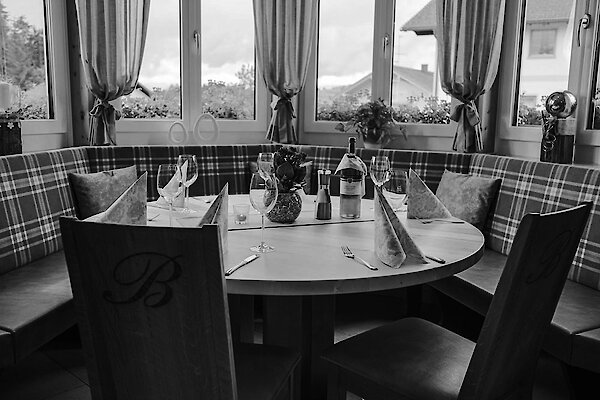 stilvoll gedeckter Tisch Restaurant Freyung-Grafenau